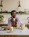 YC_Sfeerbeeld_Christmas Cookie Signature Large Woman & cookies.webp