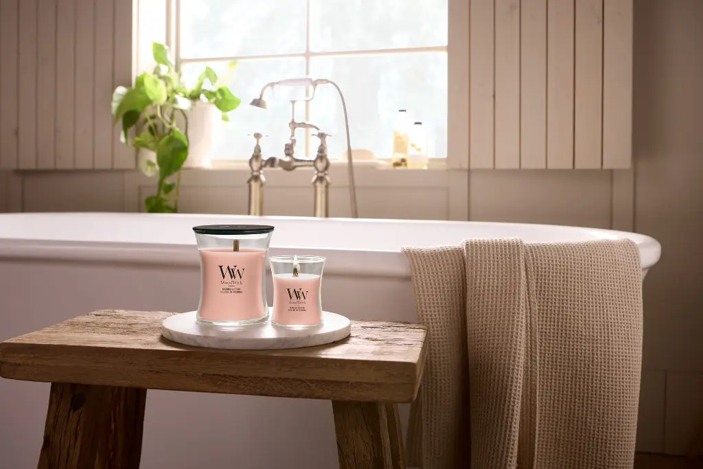 WW_ManukaNectar_MediumMini_Enviro_Bathroom_01.webp