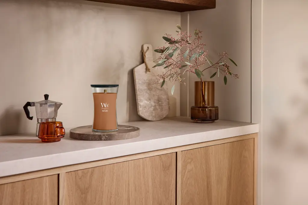 WW_Radiant Amber_LargeJar_Enviro.webp