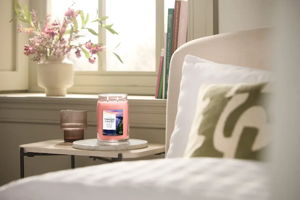 YC_CliffsideSunrise_LargeJar_2671958E_Enviro_Summer_01.webp