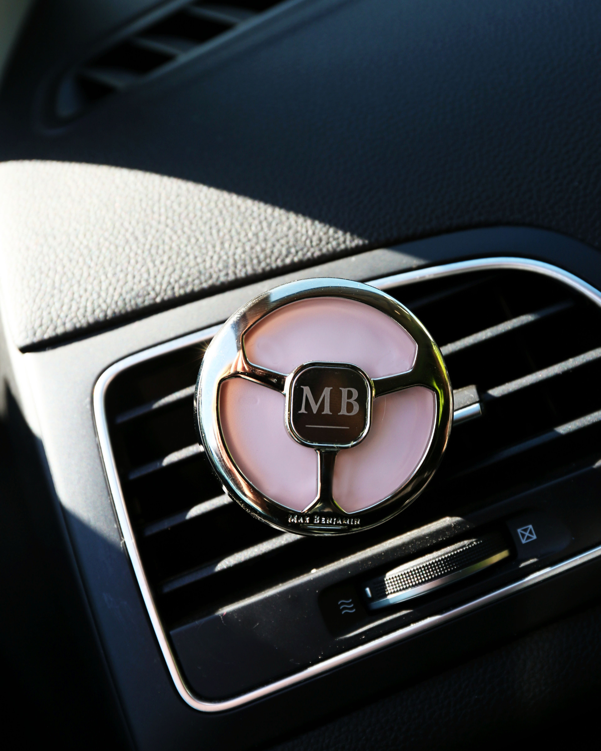 [RB-CFGB02] MB Car Fragrance Holder + 4 Refills Gift Set French Linen Water